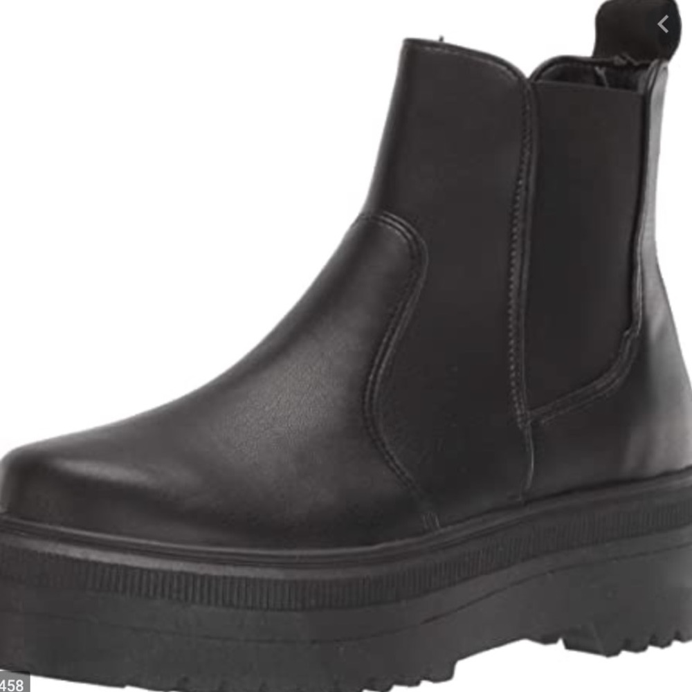 NWOT yardley platform steve madden chelsea boot